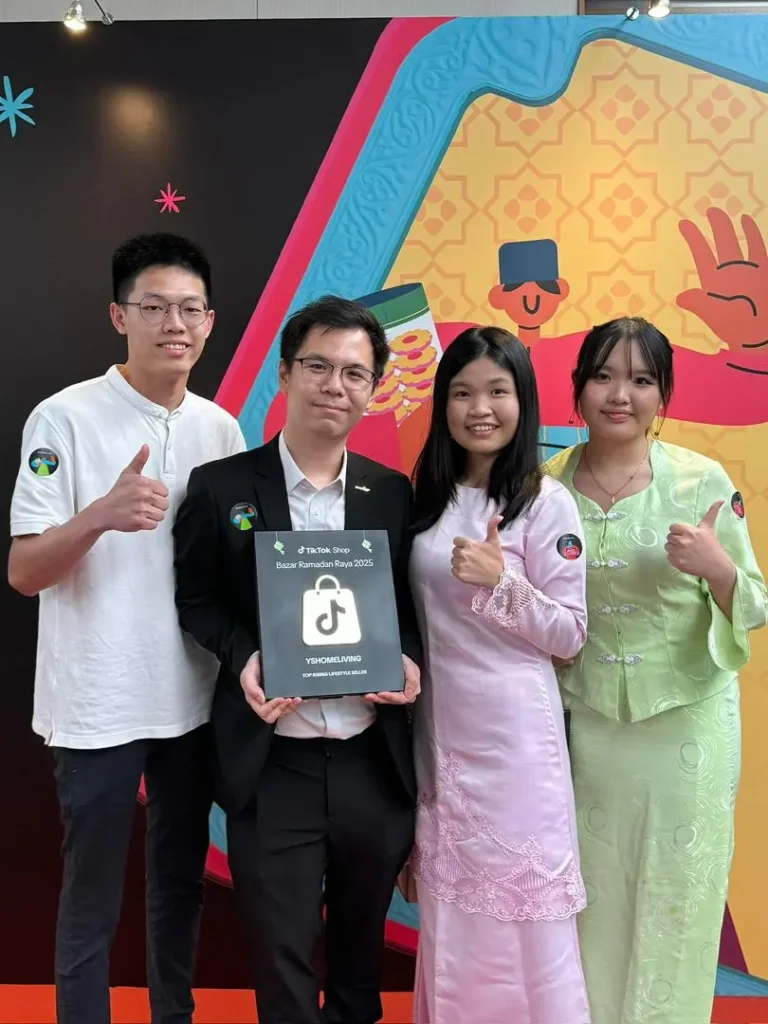 YSHOMELIVING team celebrates winning TikTok Shop Bazar Ramadan Raya 2025 Award as Top Rising Lifestyle Seller
