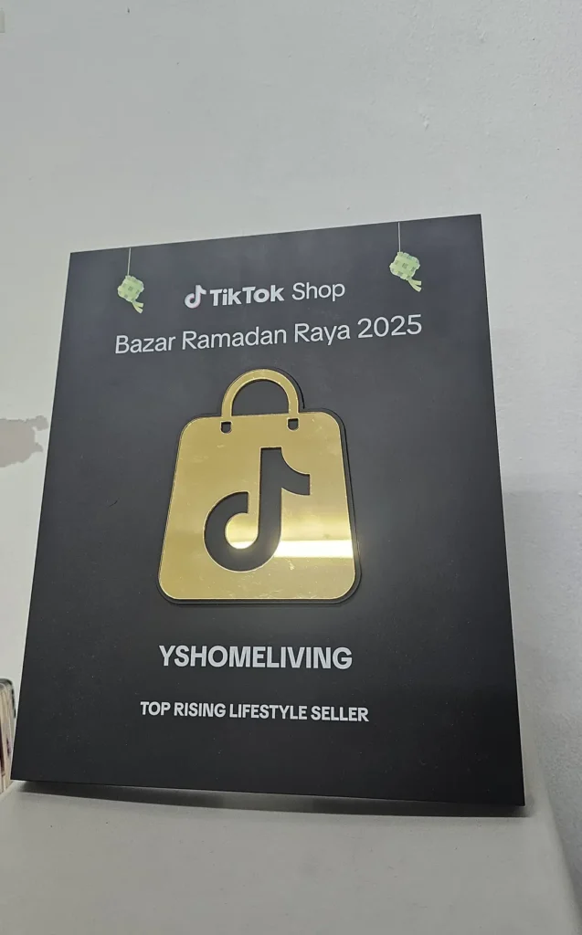 YSHOMELIVING awarded TikTok Shop Bazar Ramadan Raya 2025 trophy for Top Rising Lifestyle Seller