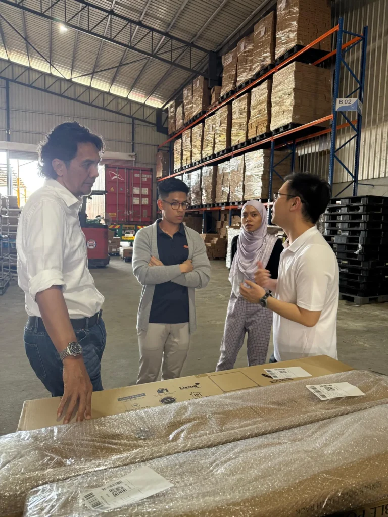 JoinSEA Chairman Kenneth Khew leads strategic discussion with Malaysia Debt Ventures Berhad (MDV) representatives.